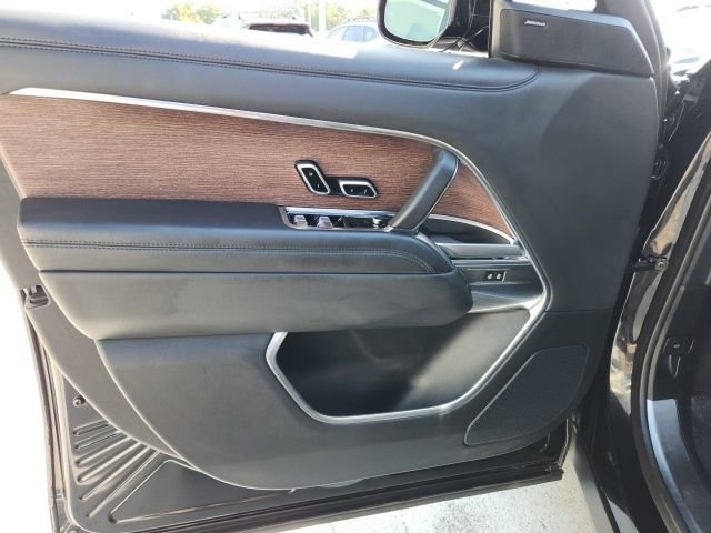 Used 2023 Land Rover Range Rover Long Wheelbase SE image 30