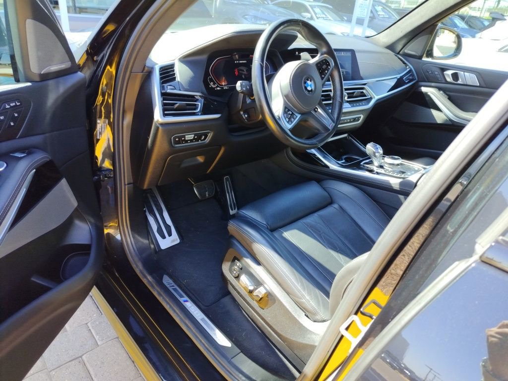 Used 2021 BMW X7 M50i w/ Dynamic Handling Package AWD/4WD image 4