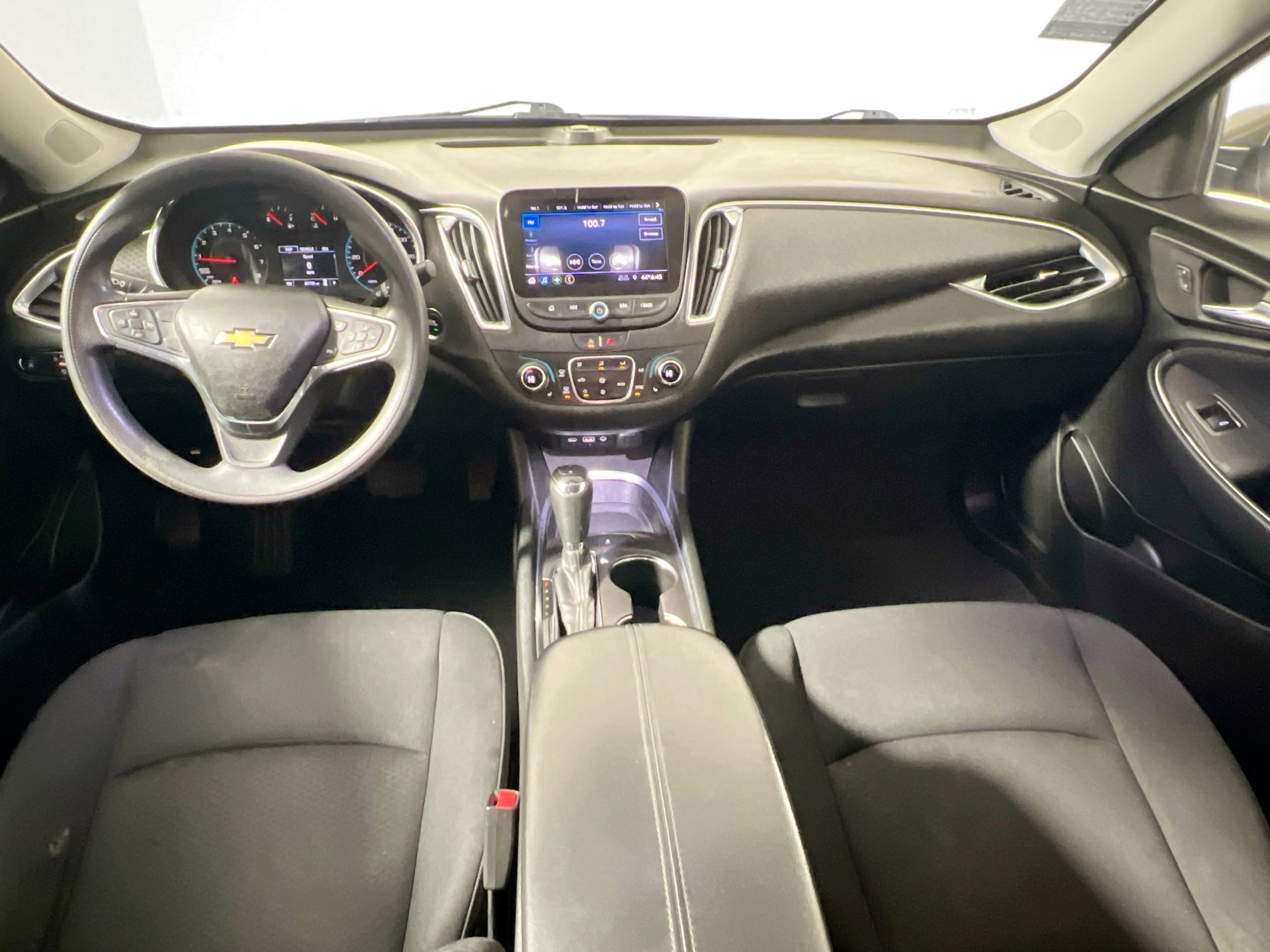 Used 2020 Chevrolet Malibu LT image 30