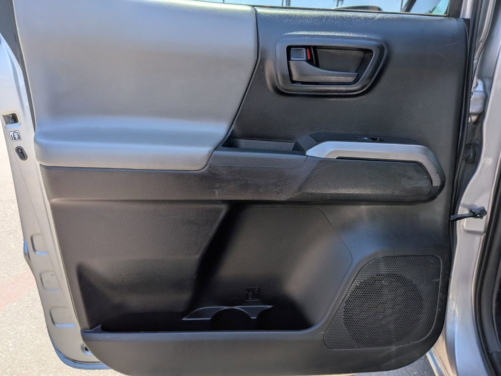 Used 2017 Toyota Tacoma SR5 w/ SR5 Appearance Package (SM) image 25