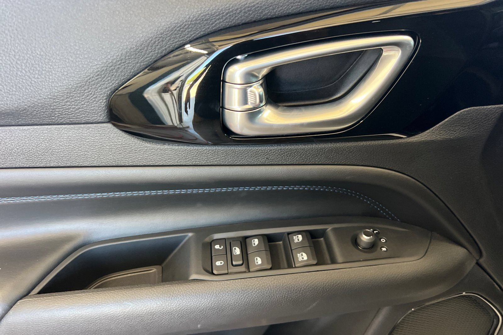 New 2026 Jeep Compass Latitude AWD/4WD image 10