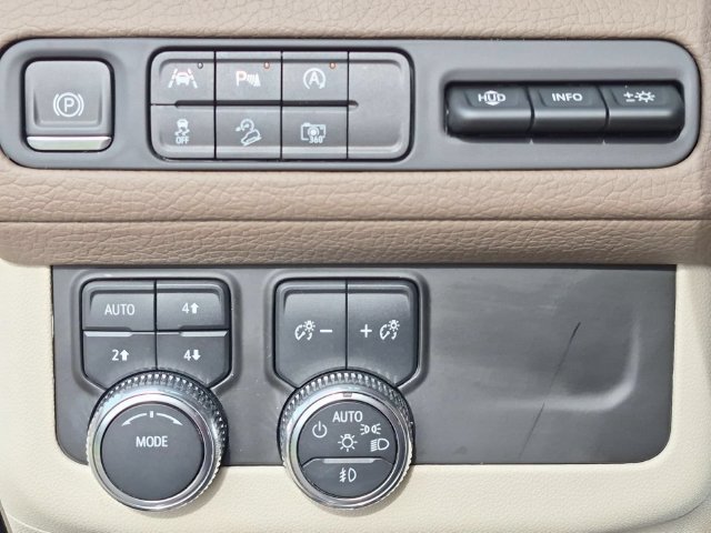 Used 2023 GMC Yukon Denali AWD/4WD image 18