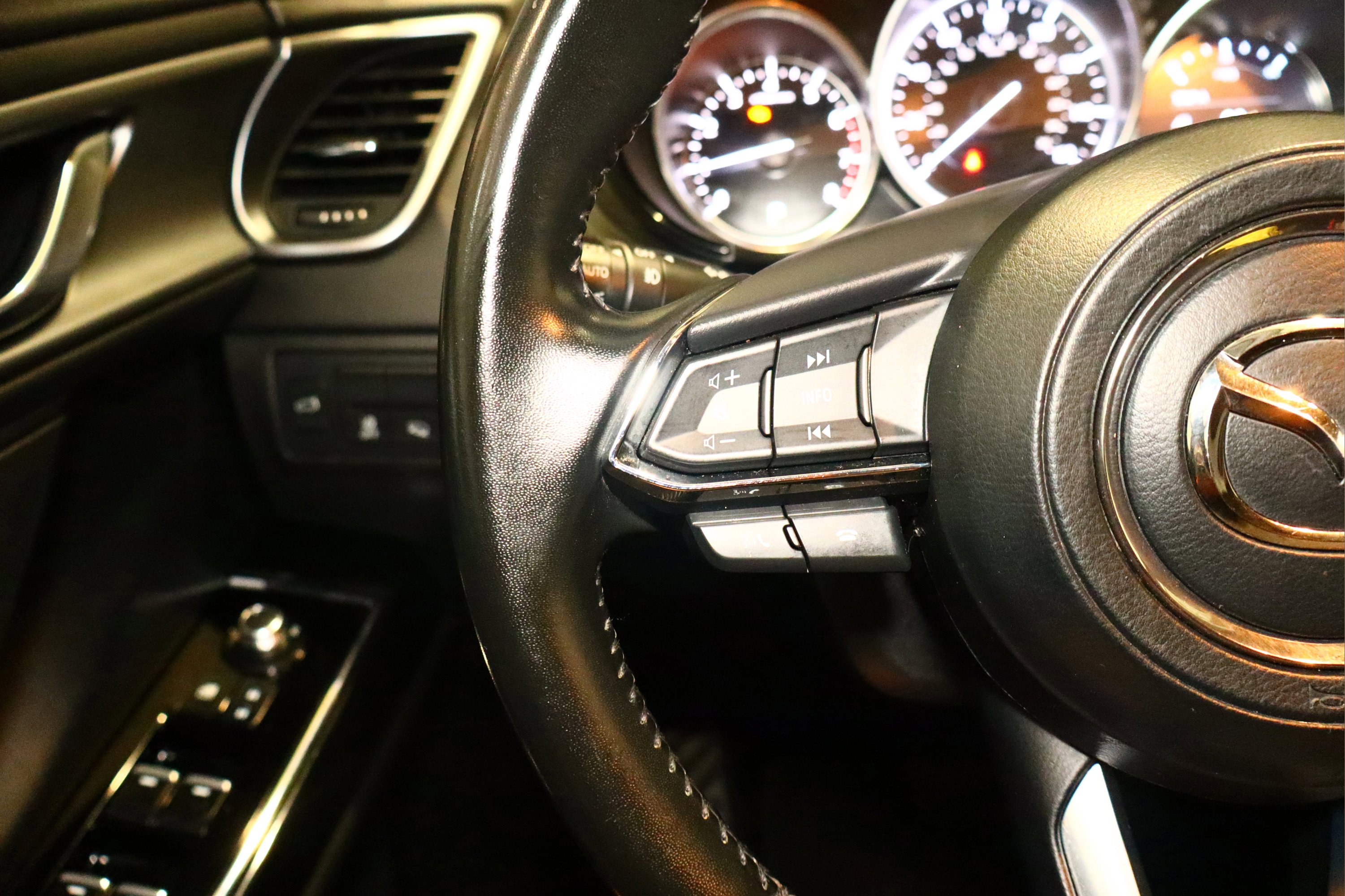 Used 2023 MAZDA CX-9 Touring image 20