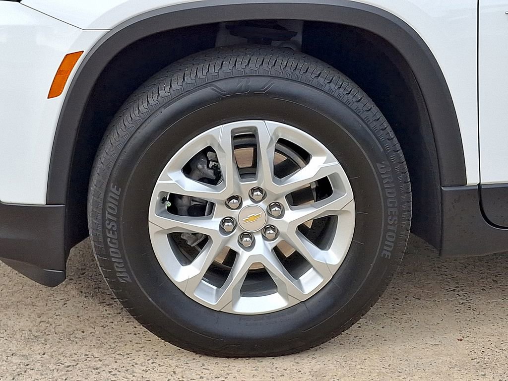 Used 2023 Chevrolet Traverse LS w/ Safety Package FWD image 28