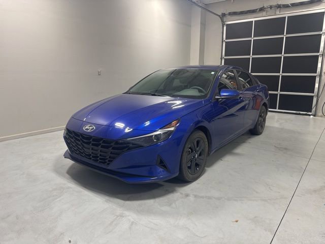Used 2023 Hyundai Elantra SEL w/ Preferred Accessory Package image 2