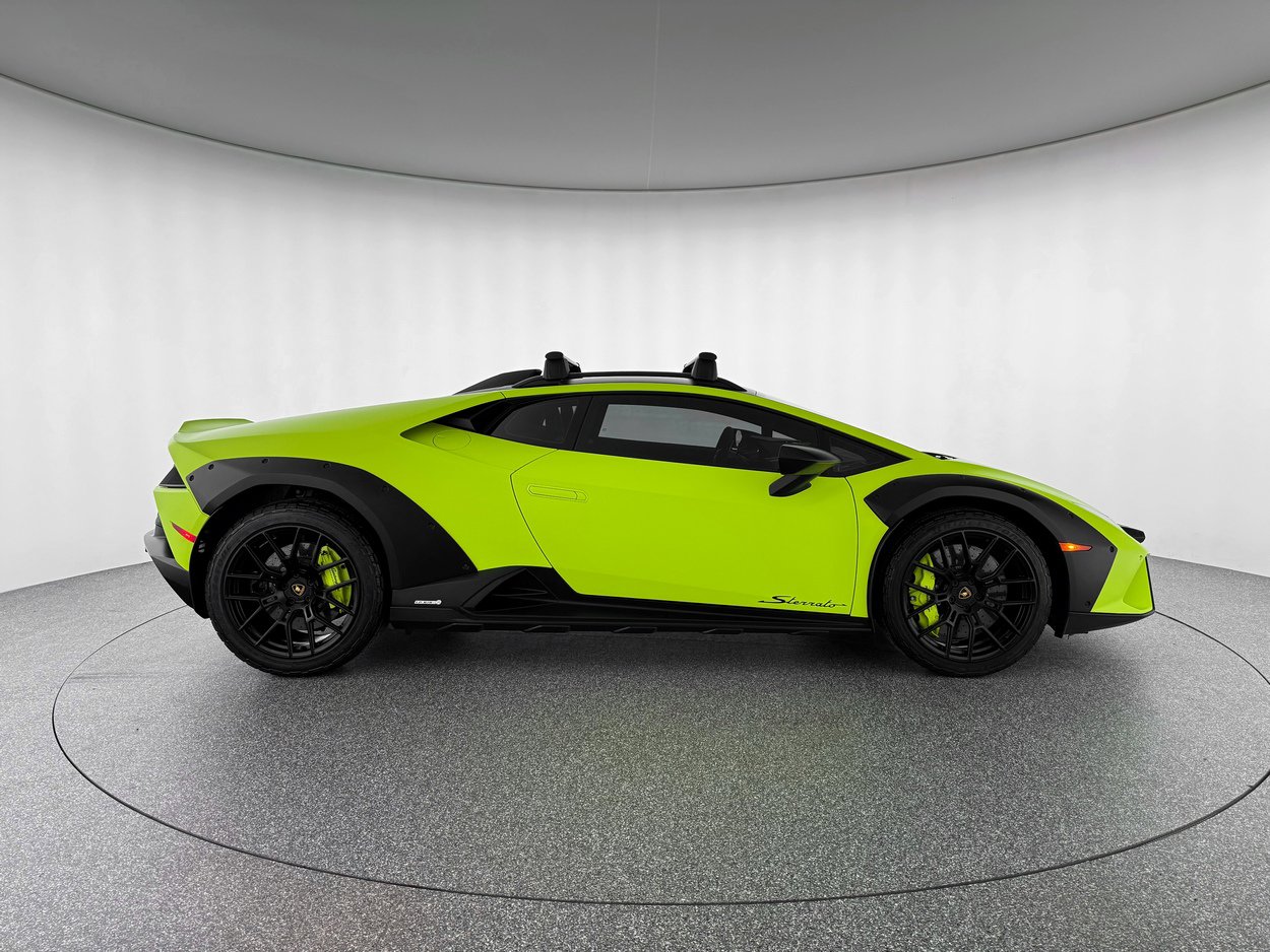 Used 2023 Lamborghini Huracan Sterrato image 7