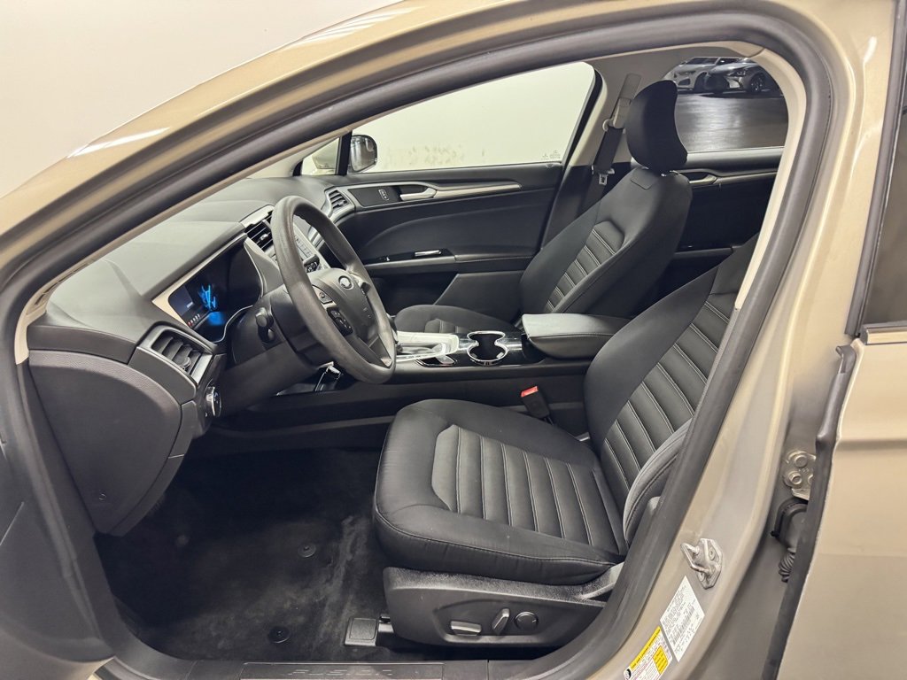 Used 2015 Ford Fusion SE image 14