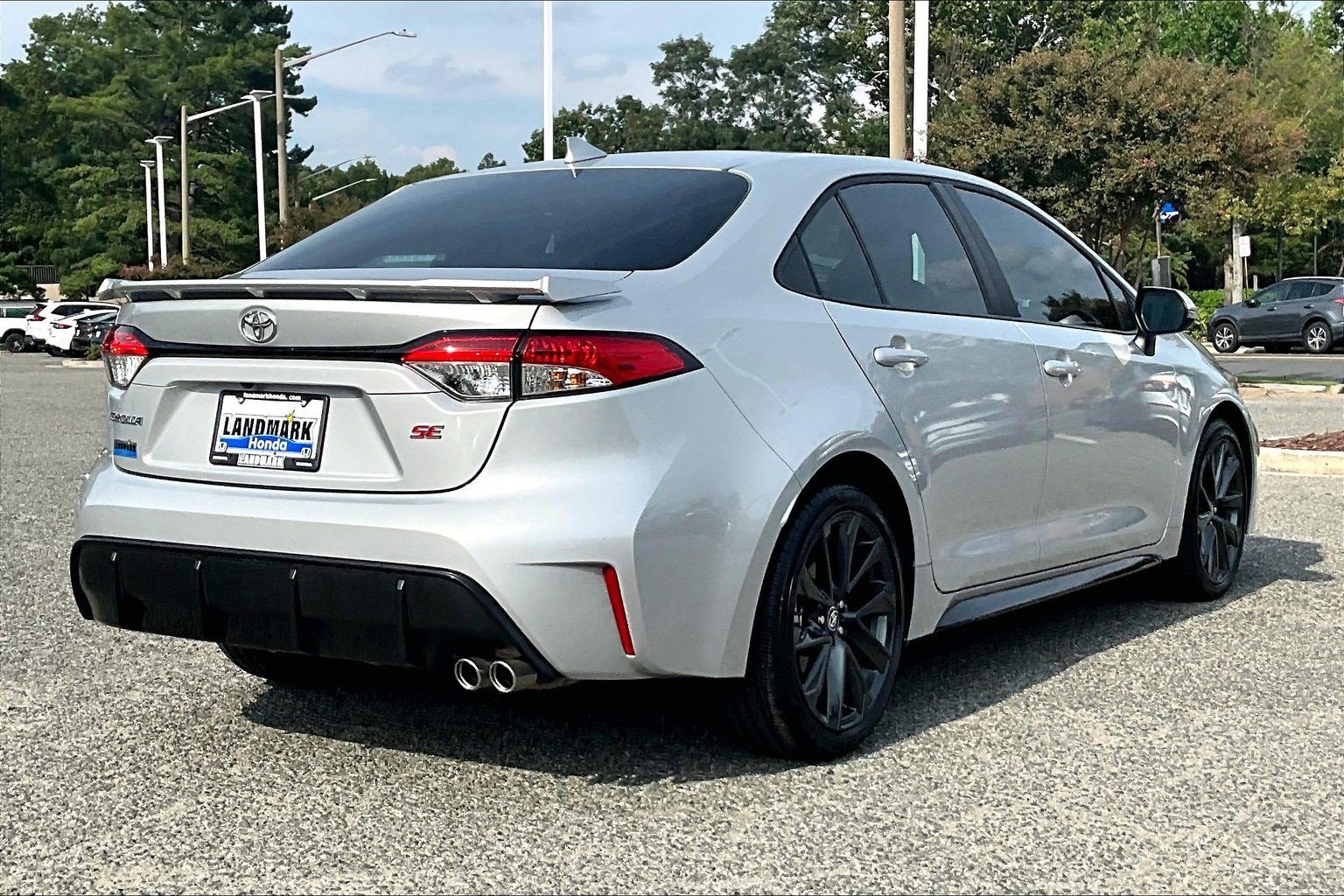 Used 2025 Toyota Corolla SE FWD image 2