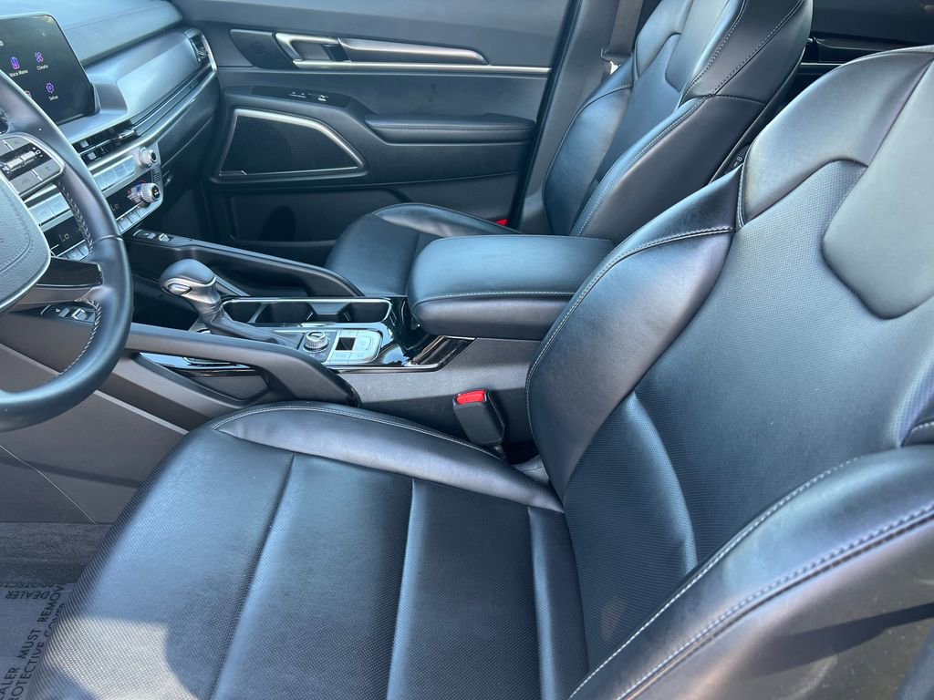 Used 2025 Kia Telluride S image 10