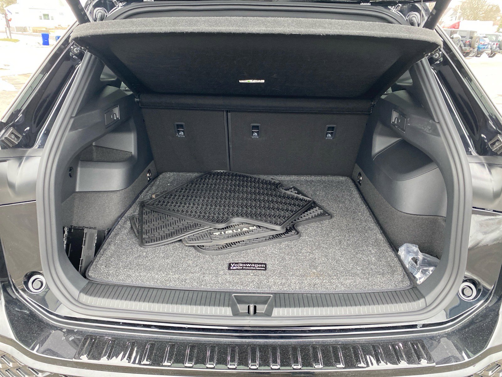 Used 2025 Volkswagen Tiguan SEL R-Line image 23