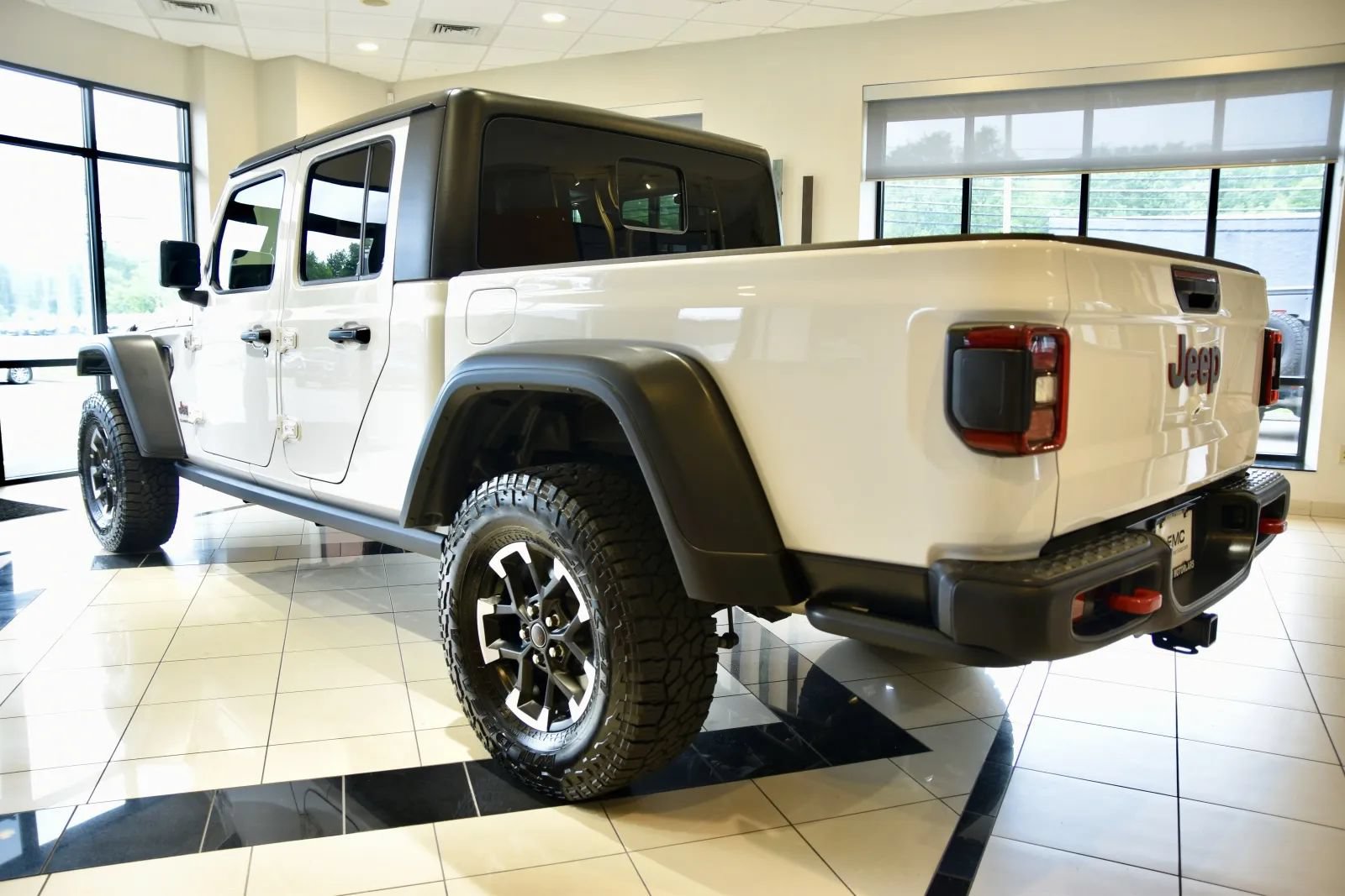 Used 2026 Jeep Gladiator Rubicon AWD/4WD image 4