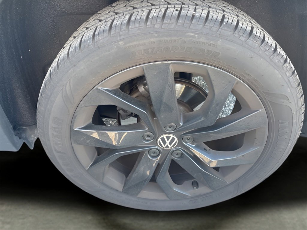 Used 2024 Volkswagen Taos SE w/ Panoramic Sunroof Package image 10