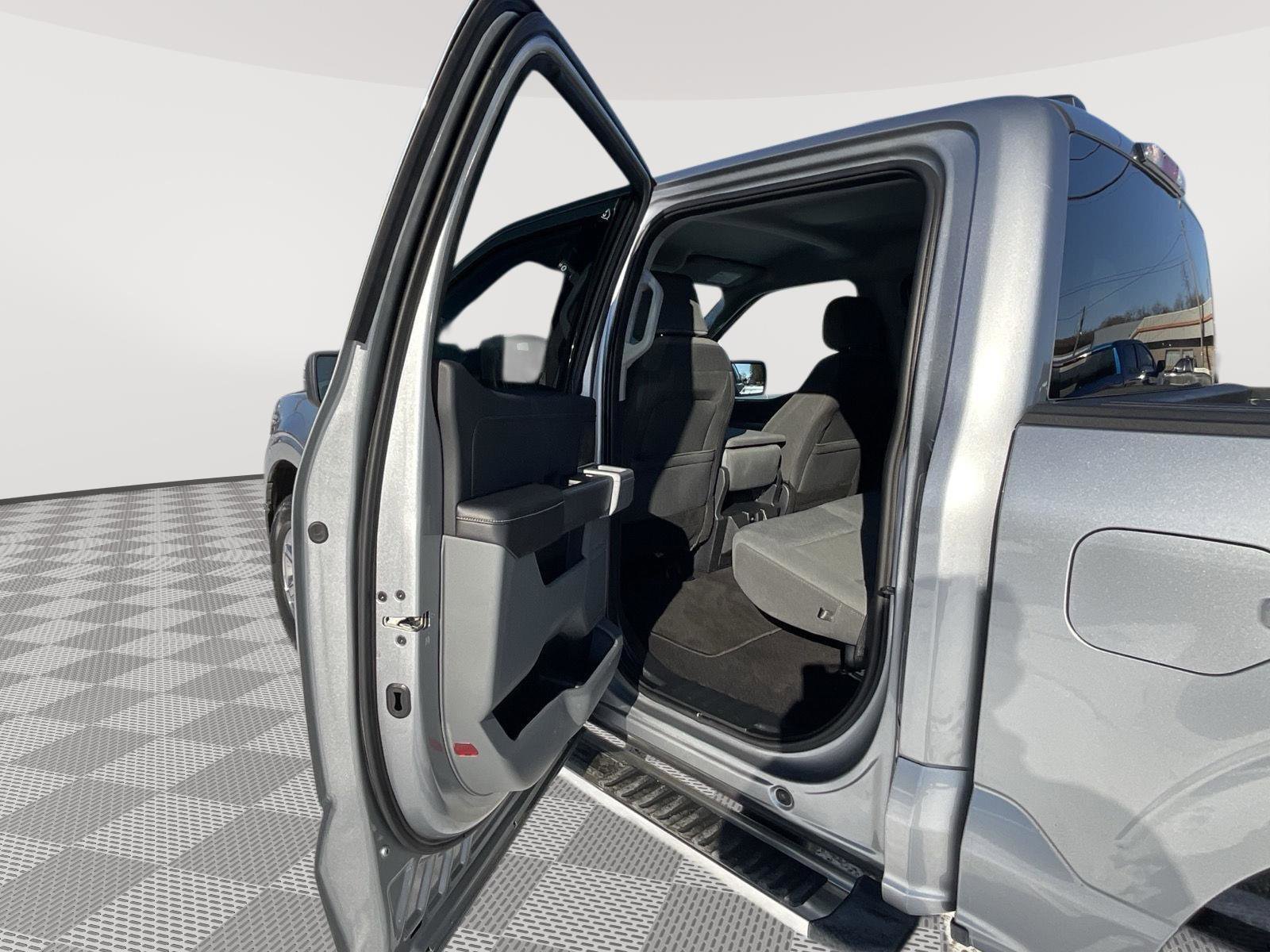 Used 2025 Ford F150 XLT w/ Equipment Group 301A Standard image 17