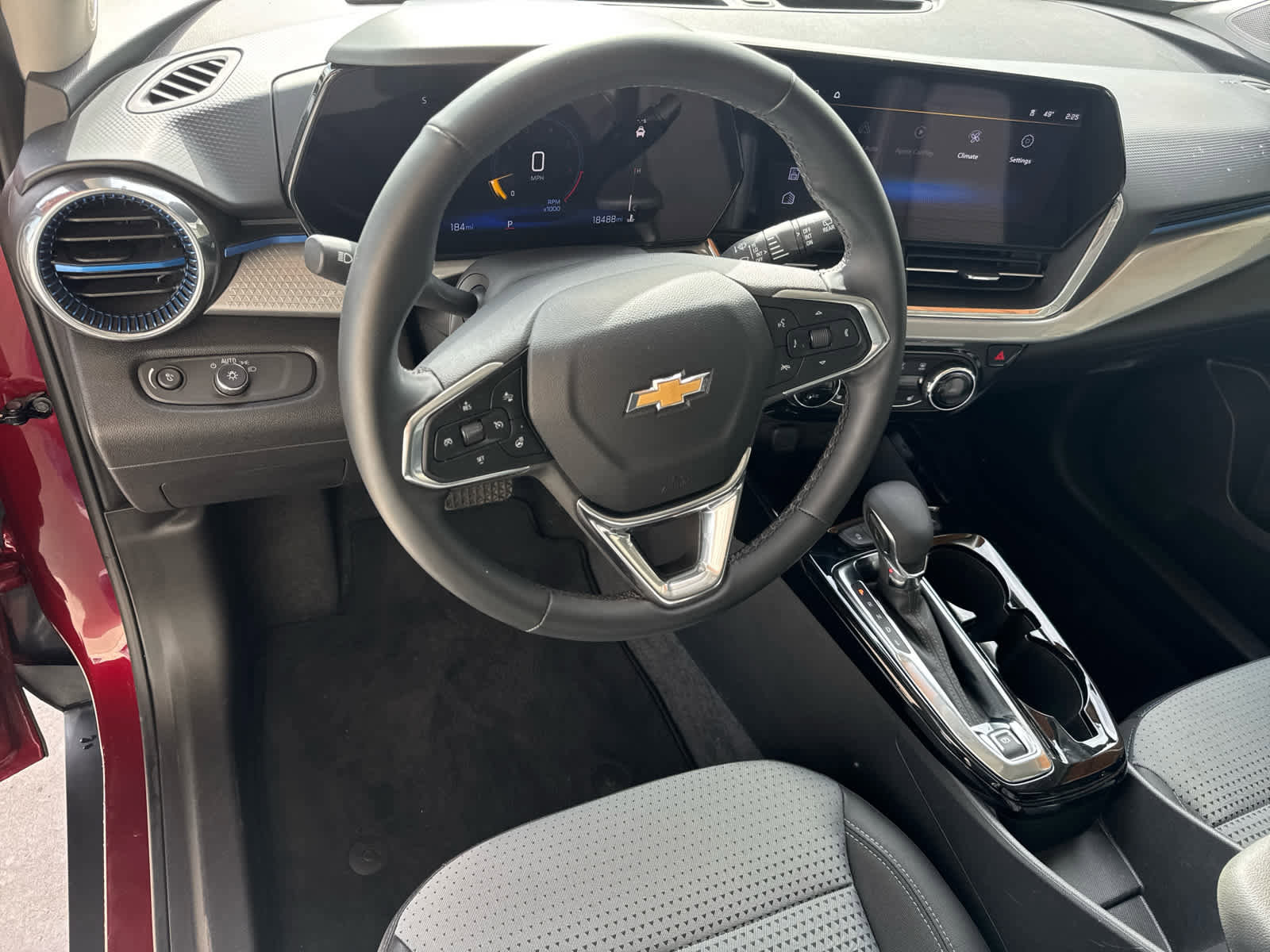 Certified 2025 Chevrolet Trax LT w/ LT Convenience Package image 21