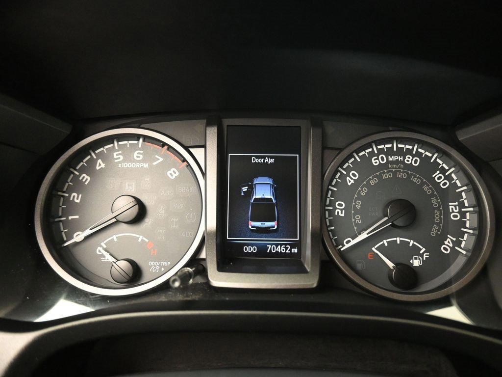 Used 2017 Toyota Tacoma TRD Off-Road image 15