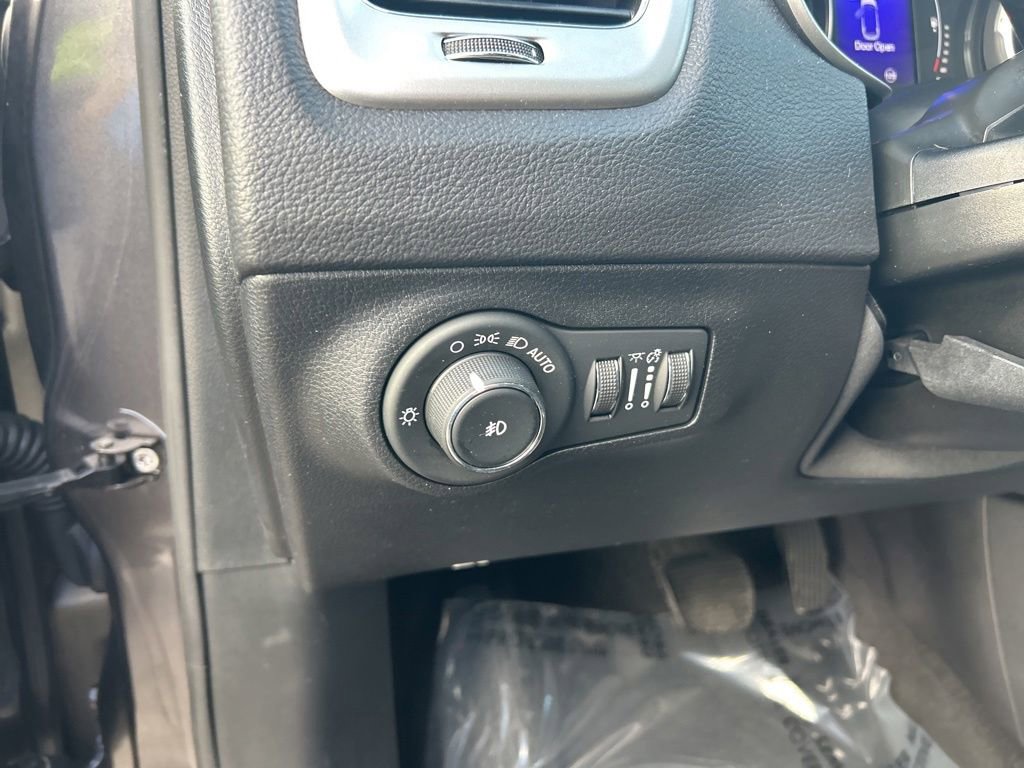 Used 2019 Jeep Compass Latitude FWD image 32