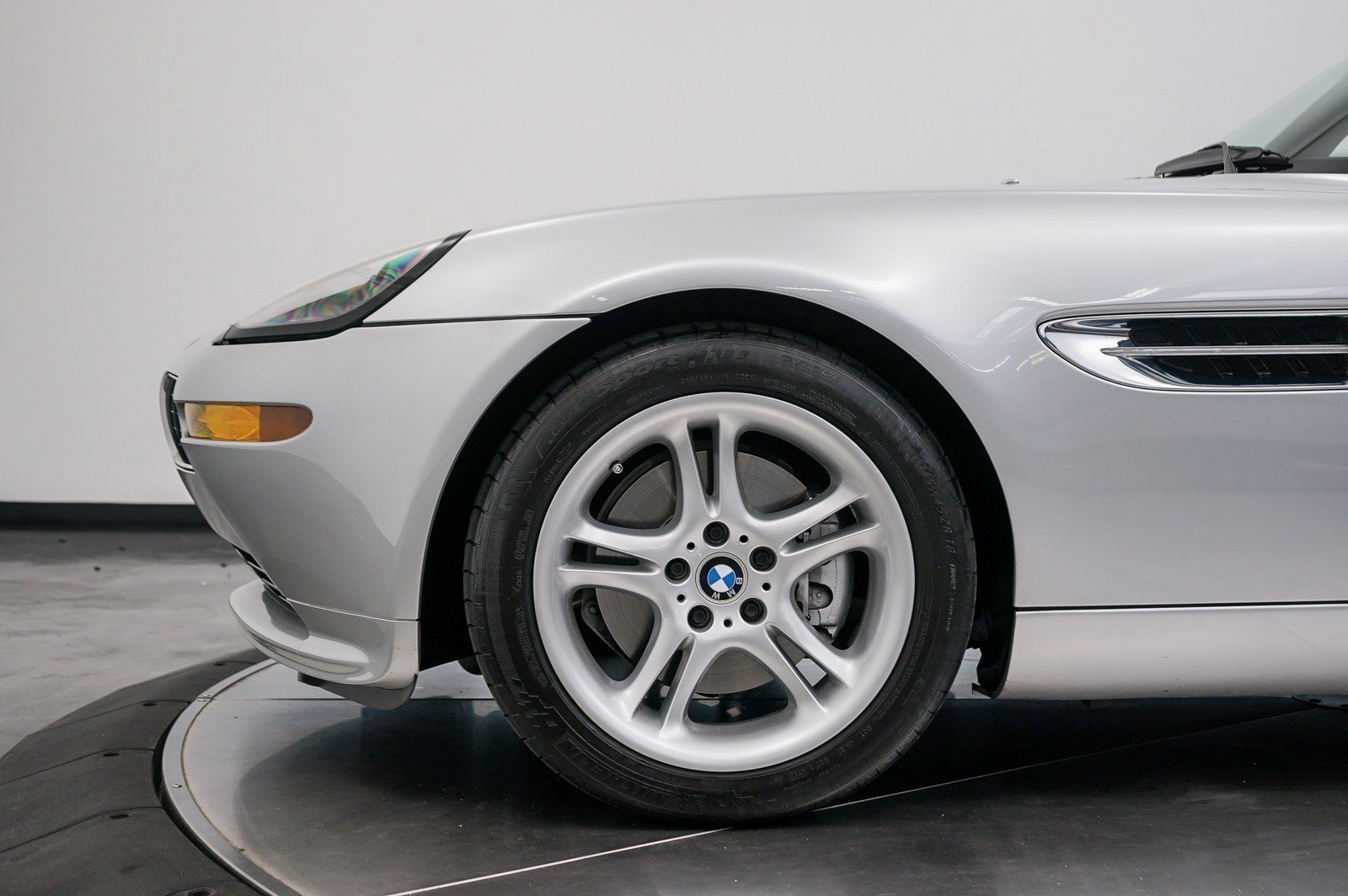 Used 2003 BMW Z8 RWD image 22