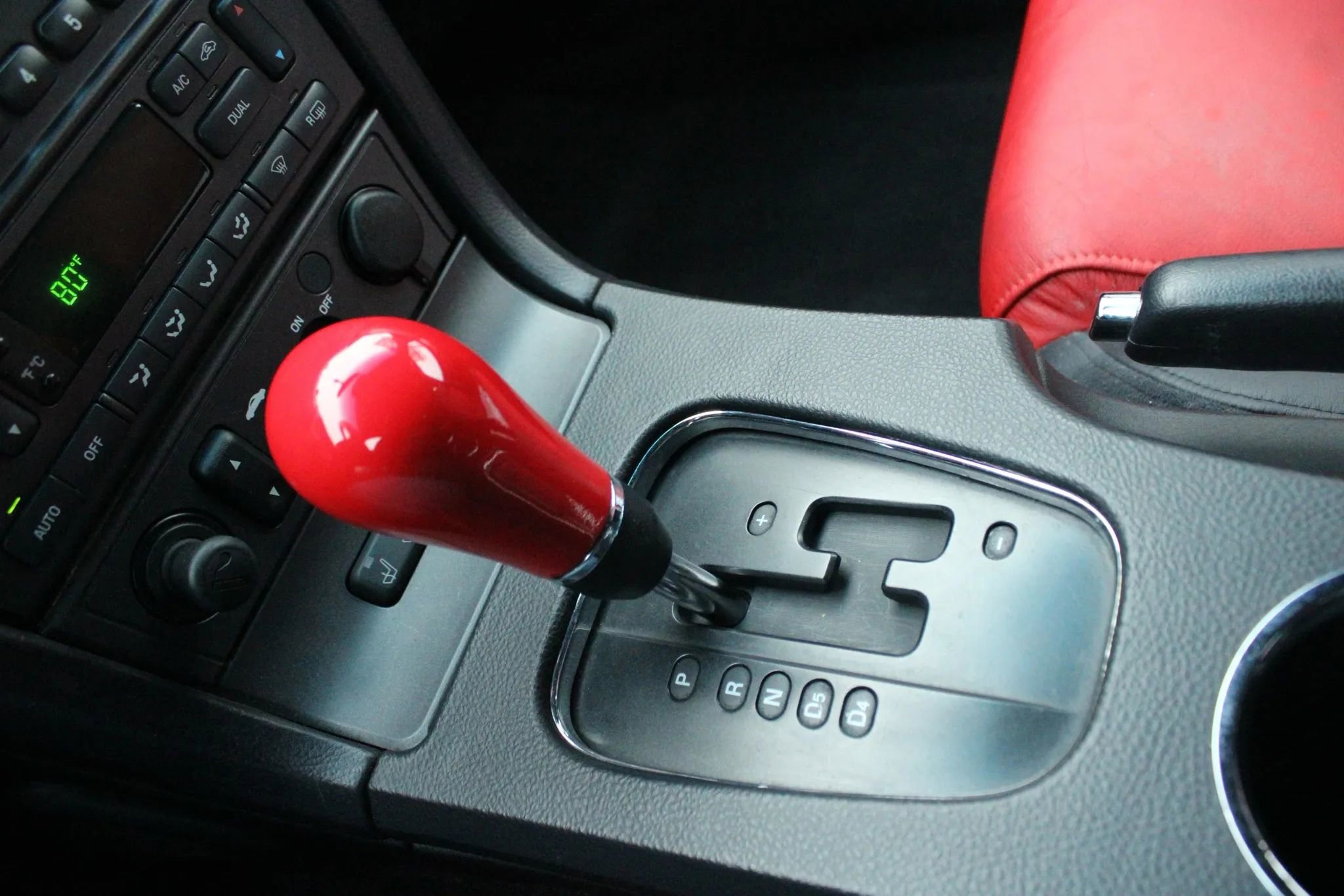 Used 2004 Ford Thunderbird image 27