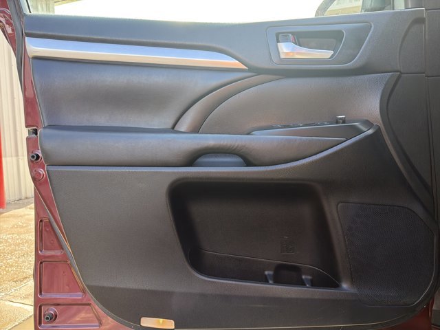 Used 2017 Toyota Highlander XLE image 10