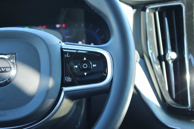 Used 2025 Volvo XC60 B5 Plus image 26