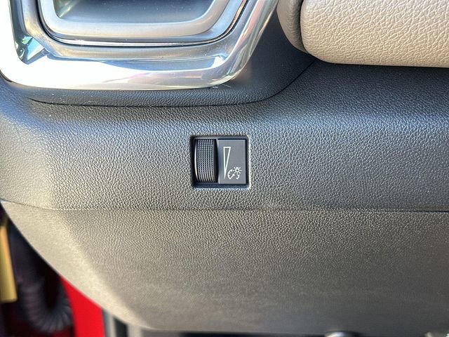 Used 2024 GMC Canyon Denali image 17