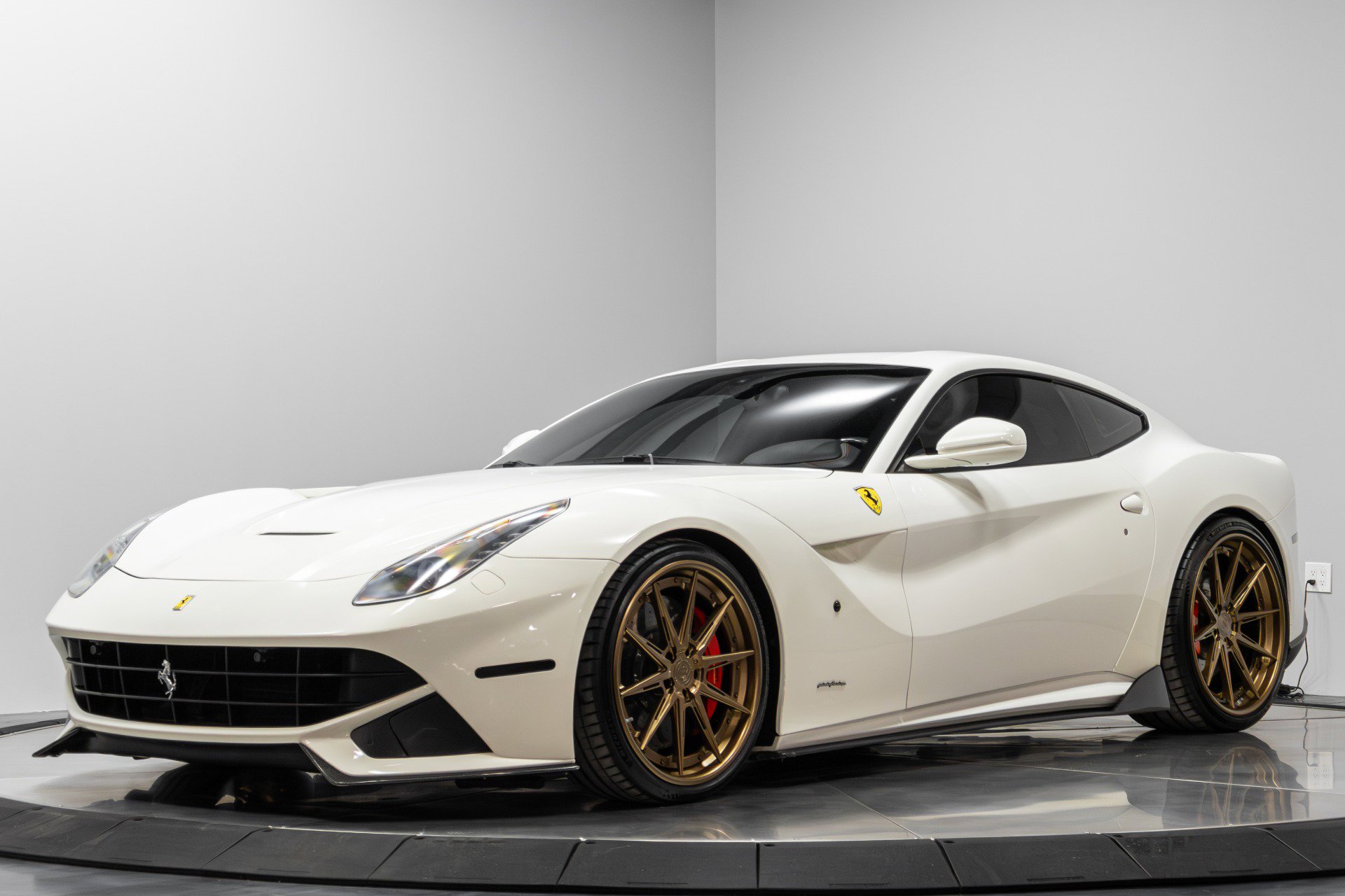 Used 2014 Ferrari F12 Berlinetta image 2