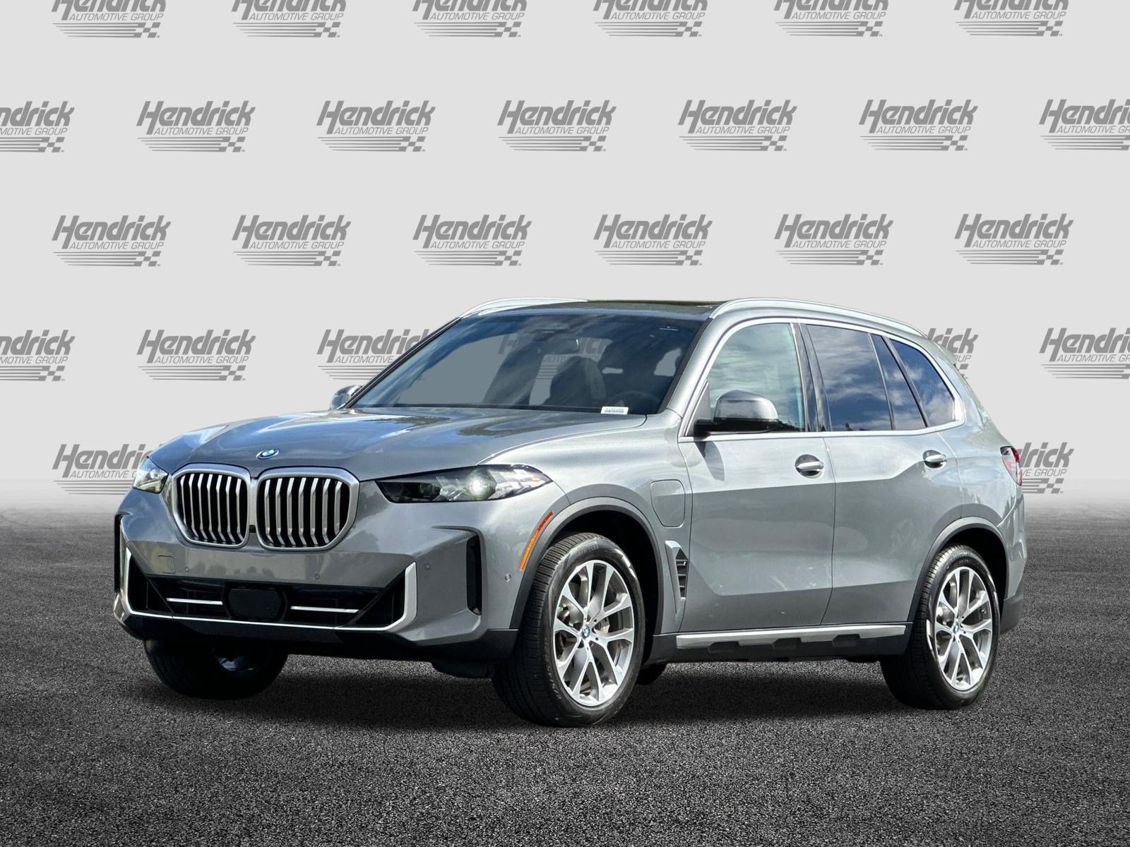Used 2024 BMW X5 xDrive50e w/ Parking Assistance Package AWD/4WD image 9