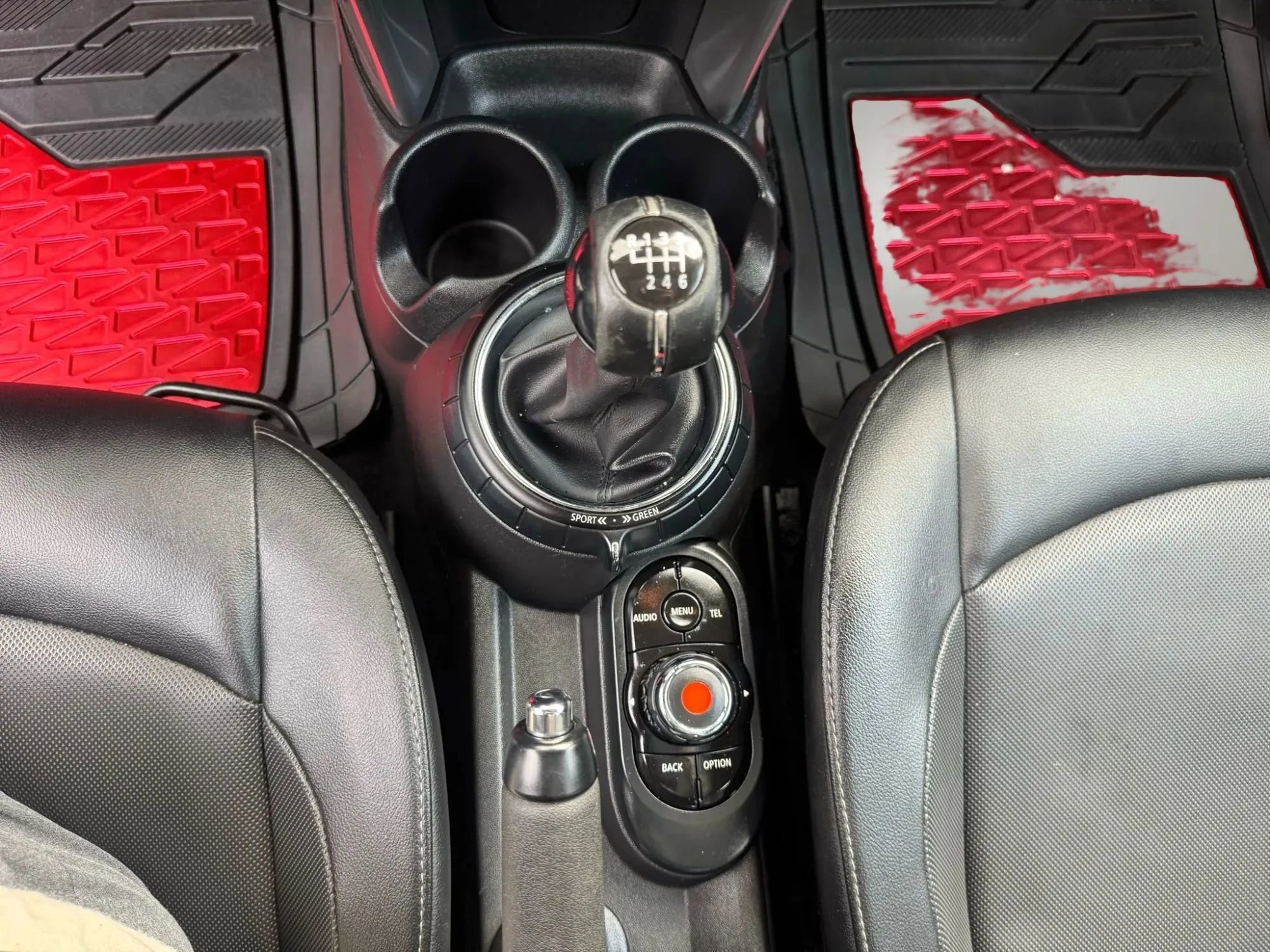 Used 2016 MINI Cooper 4-Door Hardtop w/ Premium Package image 18