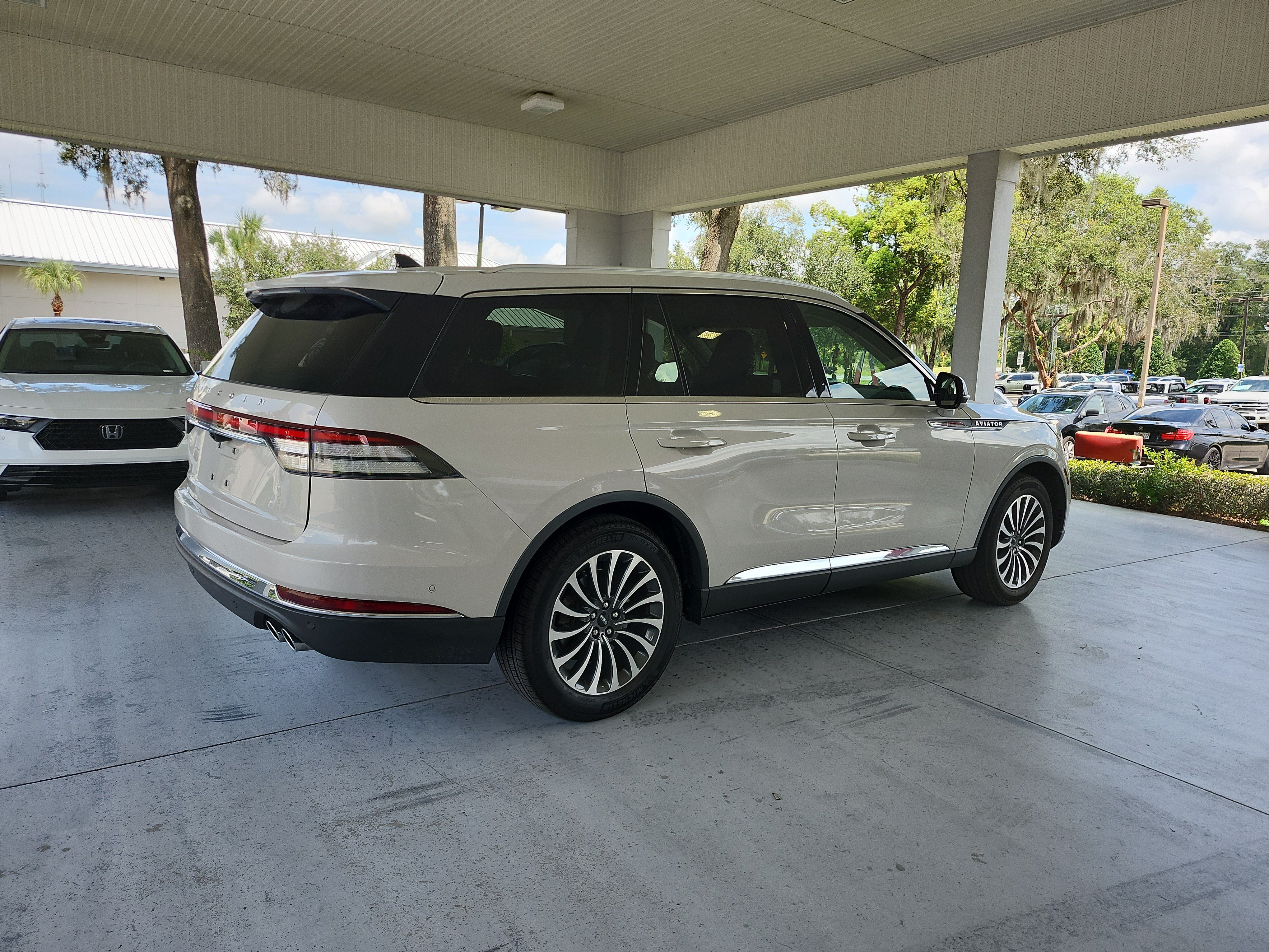 Used 2024 Lincoln Aviator Reserve RWD image 5
