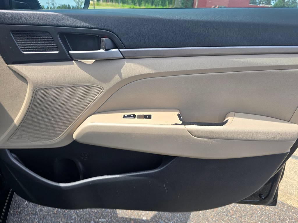 Used 2017 Hyundai Elantra SE FWD image 20
