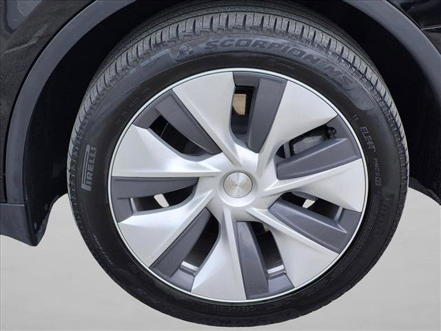 Used 2024 Tesla Model Y Long Range AWD/4WD image 22