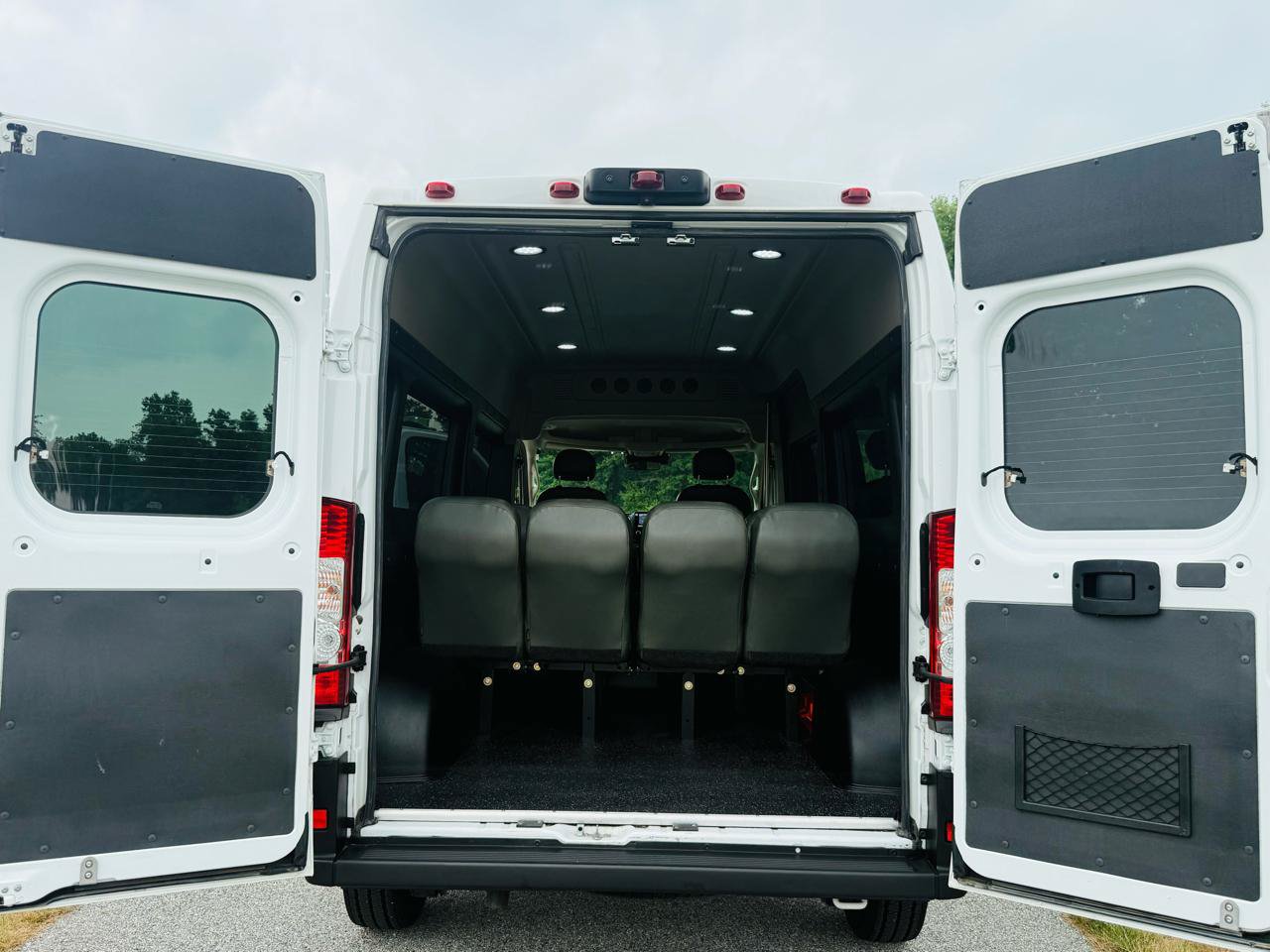 Used 2022 RAM ProMaster 2500 w/ Convenience Group FWD image 11