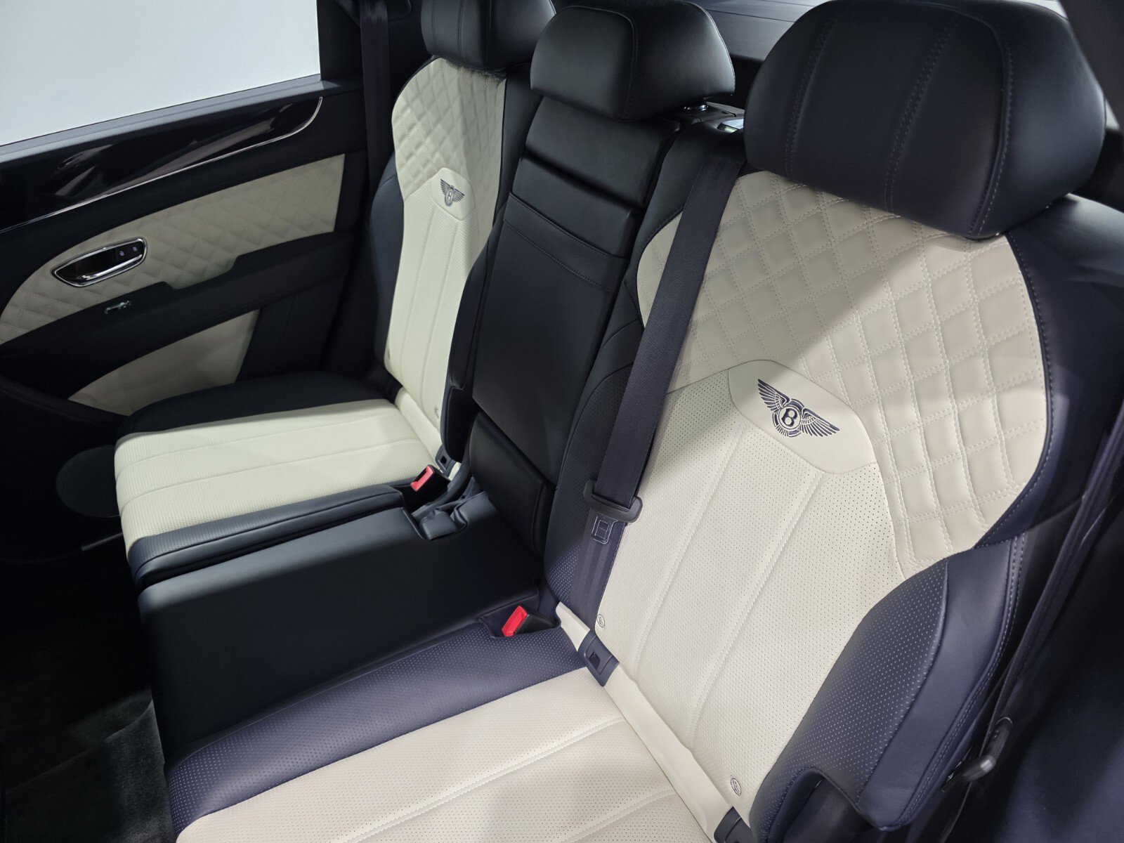 Used 2021 Bentley Bentayga image 13