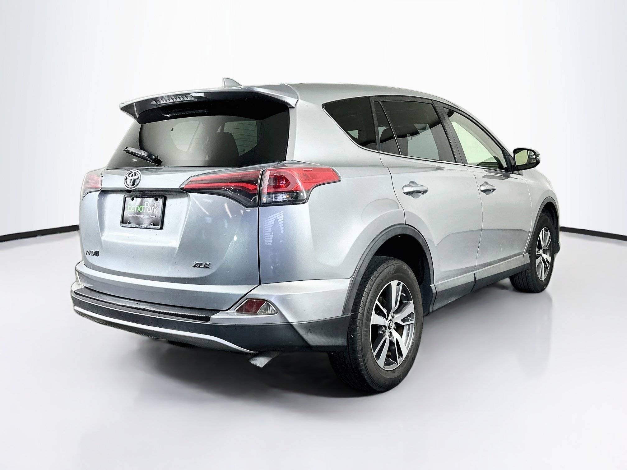 Used 2018 Toyota RAV4 XLE w/ All Weather Liner Package FWD image 9