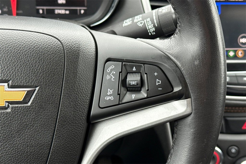 Used 2022 Chevrolet Trax LT w/ Midnight Edition image 33