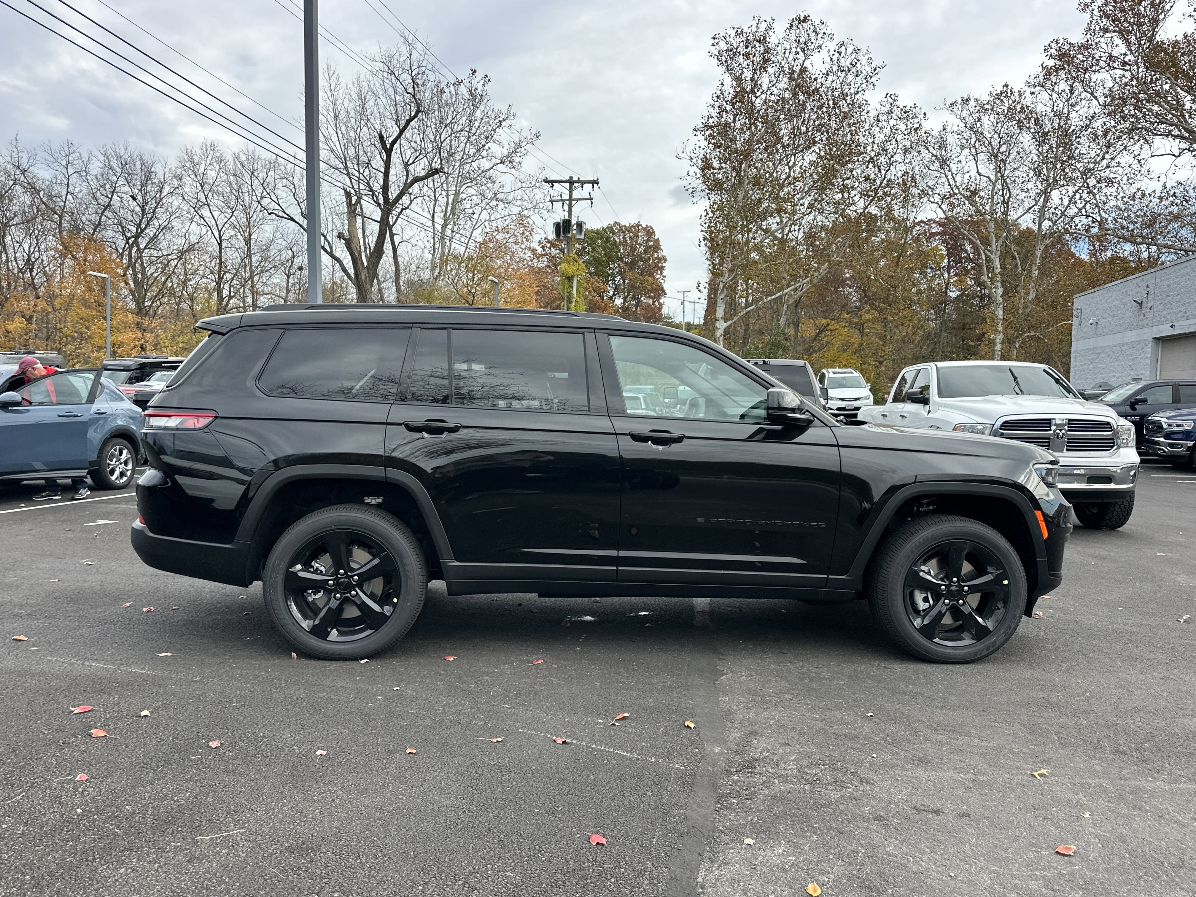 New 2025 Jeep Grand Cherokee L Altitude image 18