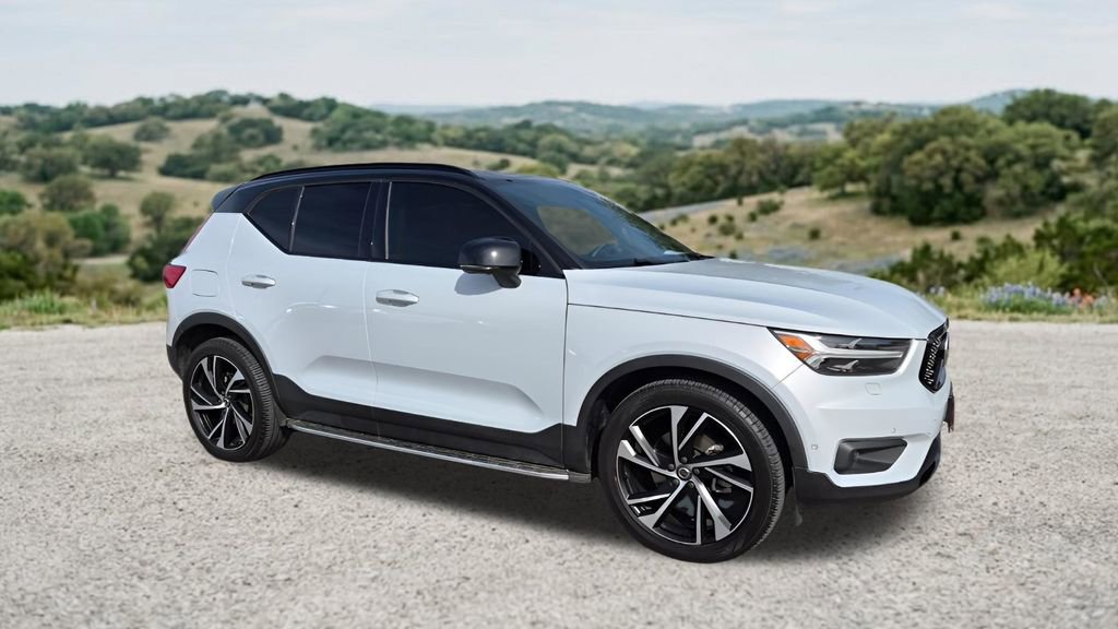 Used 2022 Volvo XC40 T5 R-Design w/ Advanced Package AWD/4WD image 1