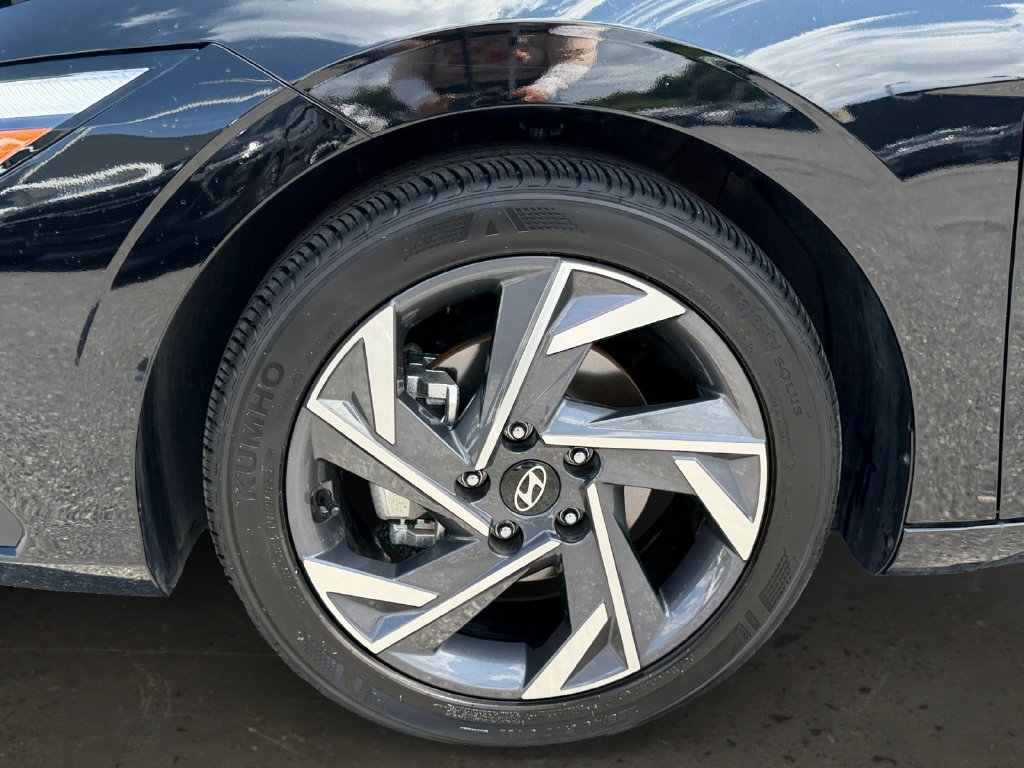 Used 2025 Hyundai Elantra Sport FWD image 27