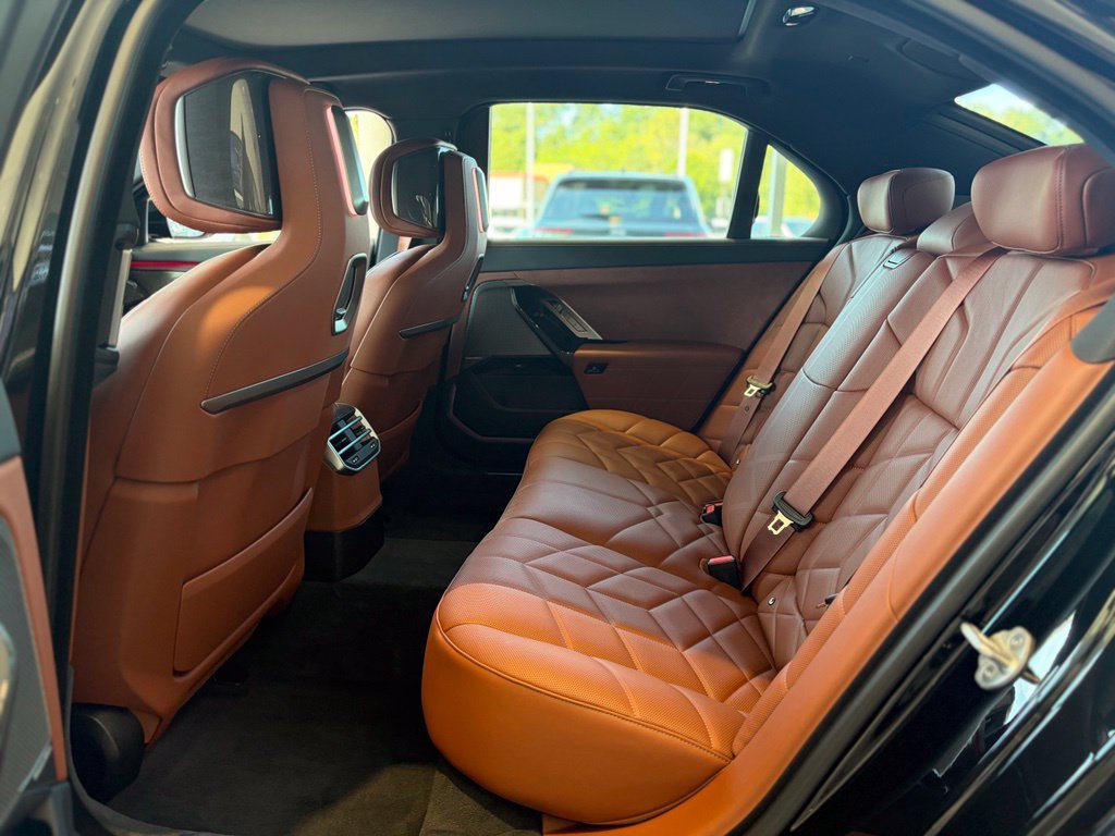 New 2027 BMW 740i xDrive w/ Executive Package AWD/4WD image 15
