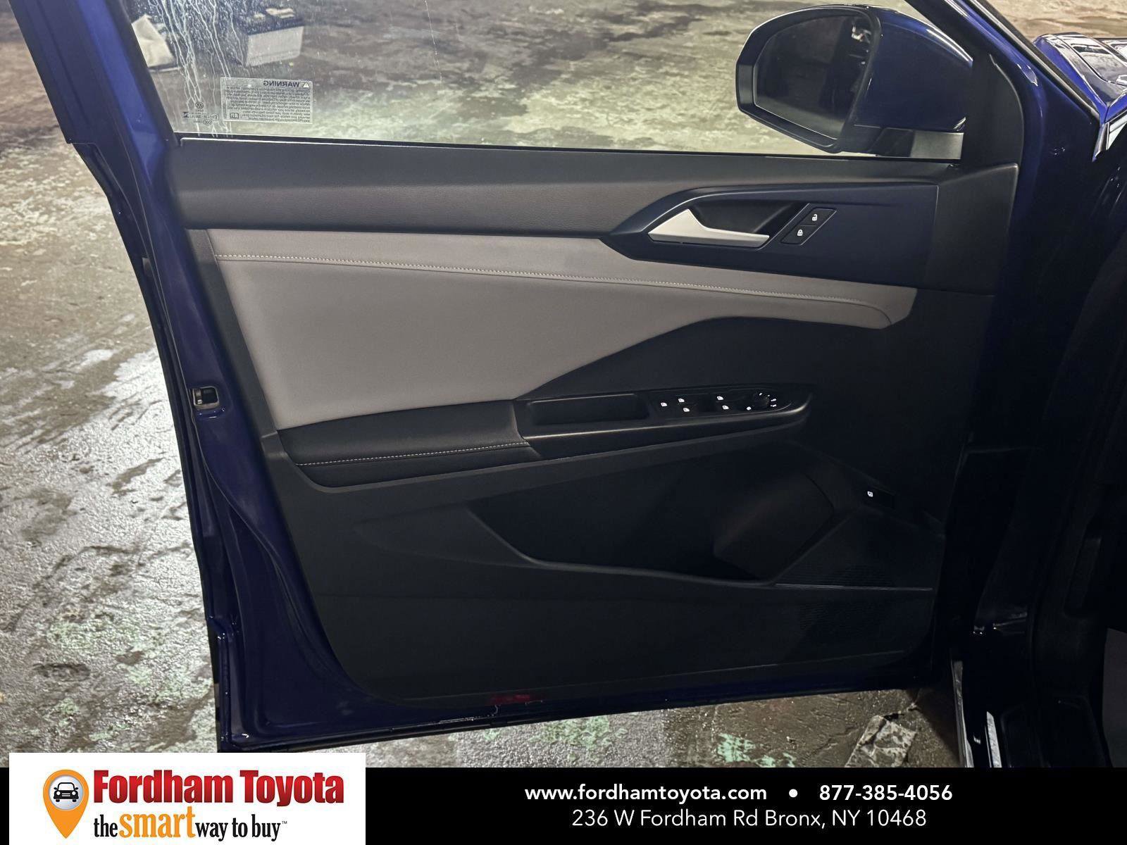 Used 2024 Volkswagen Taos SE image 15
