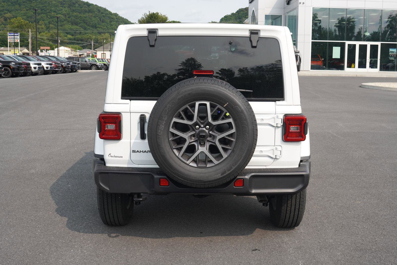 New 2025 Jeep Wrangler Unlimited Sahara AWD/4WD image 9