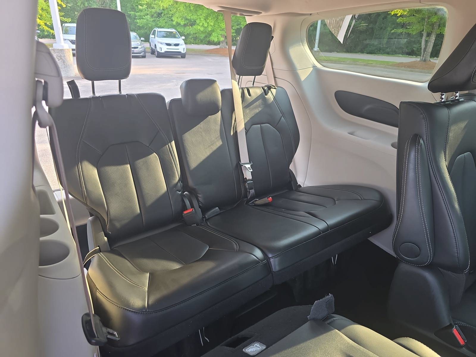 Used 2024 Chrysler Pacifica Limited FWD image 13