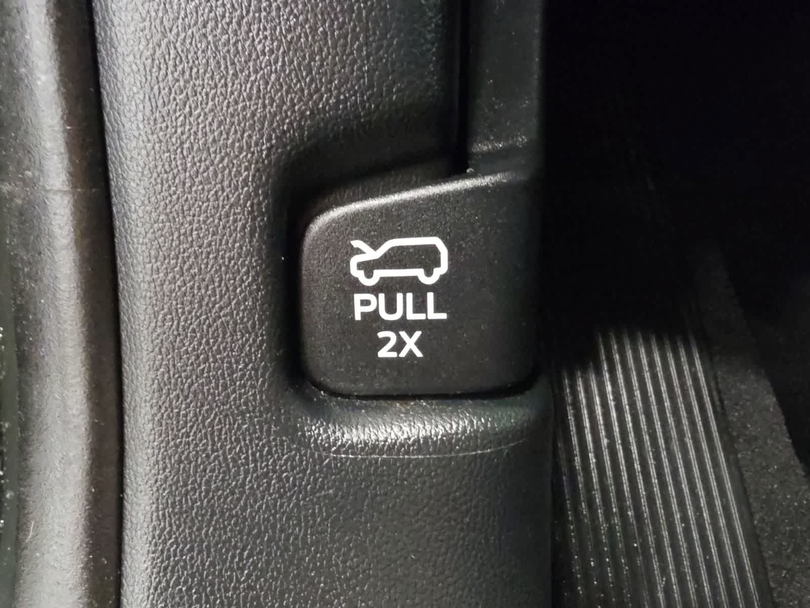 Used 2023 Ford Explorer XLT AWD/4WD image 14