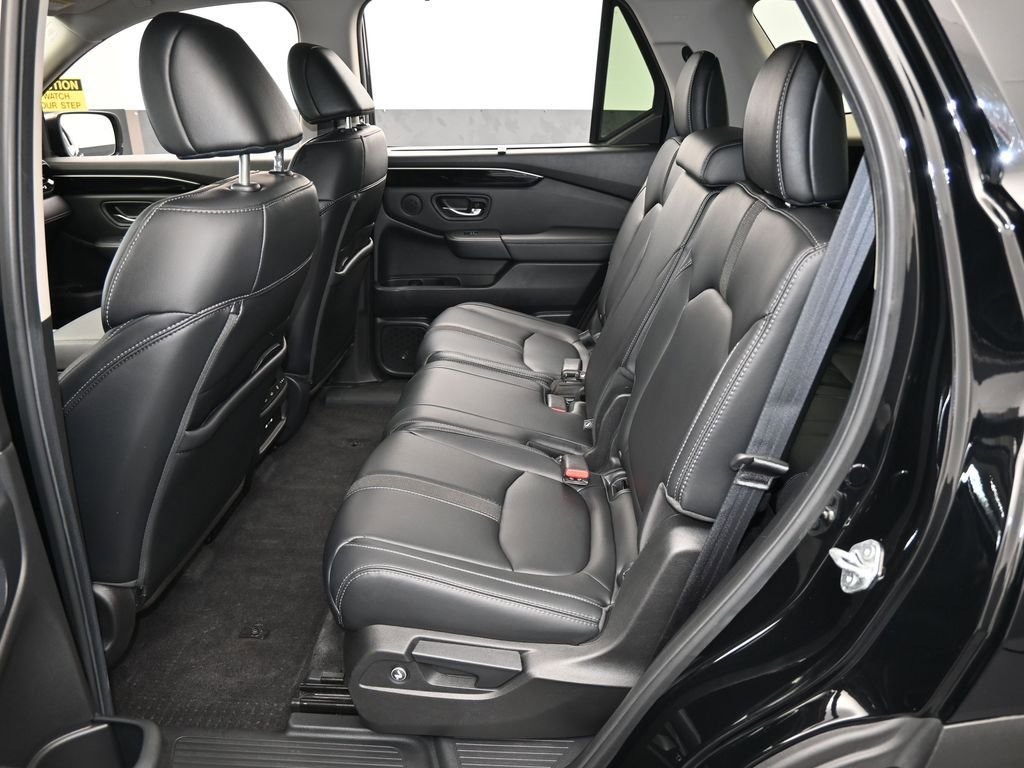 Used 2025 Honda Pilot EX-L image 35
