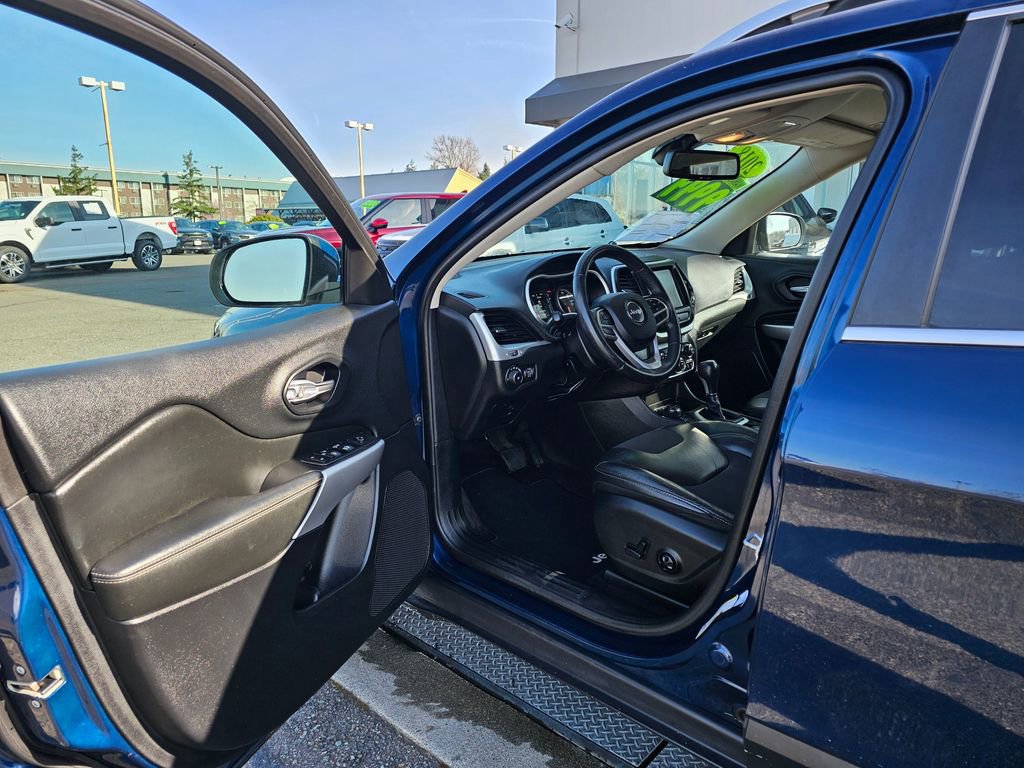 Used 2018 Jeep Cherokee Latitude Plus image 16