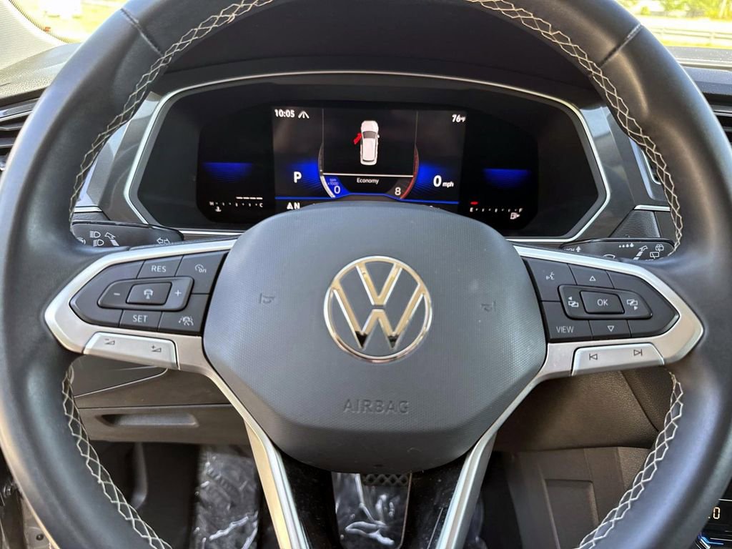Used 2022 Volkswagen Tiguan SE AWD/4WD image 18