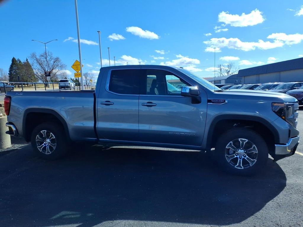 New 2026 GMC Sierra 1500 SLE image 2