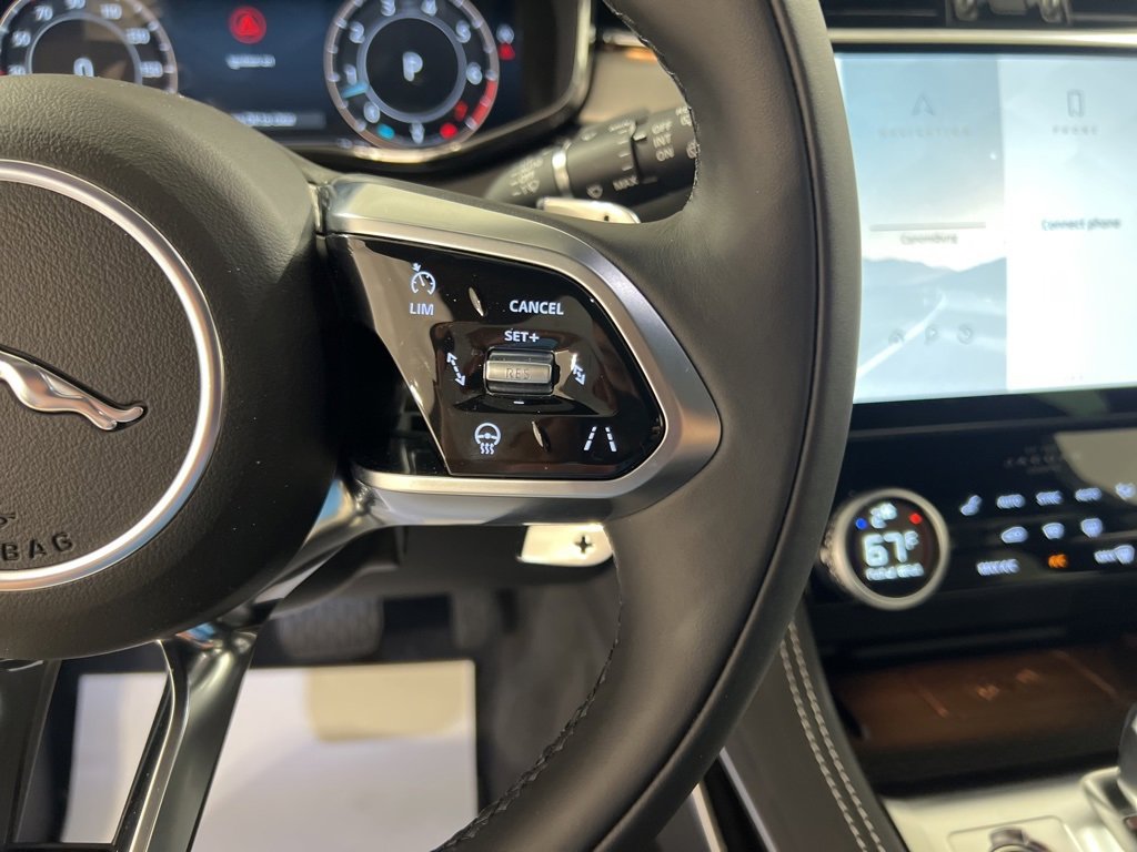 New 2025 Jaguar F-PACE R-Dynamic S image 13