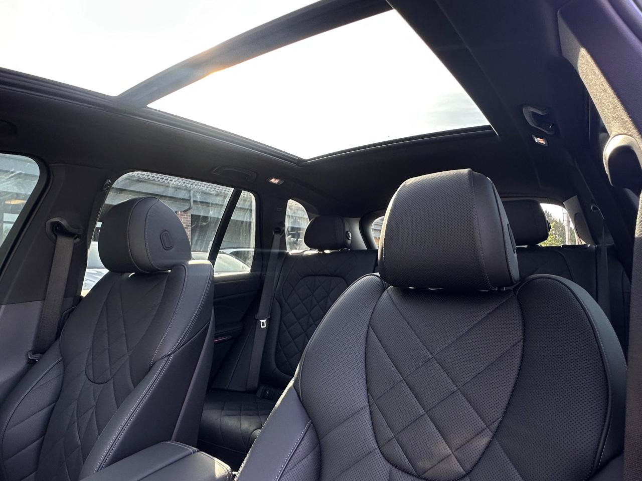 Used 2025 BMW X5 xDrive40i w/ M Sport Package AWD/4WD image 44