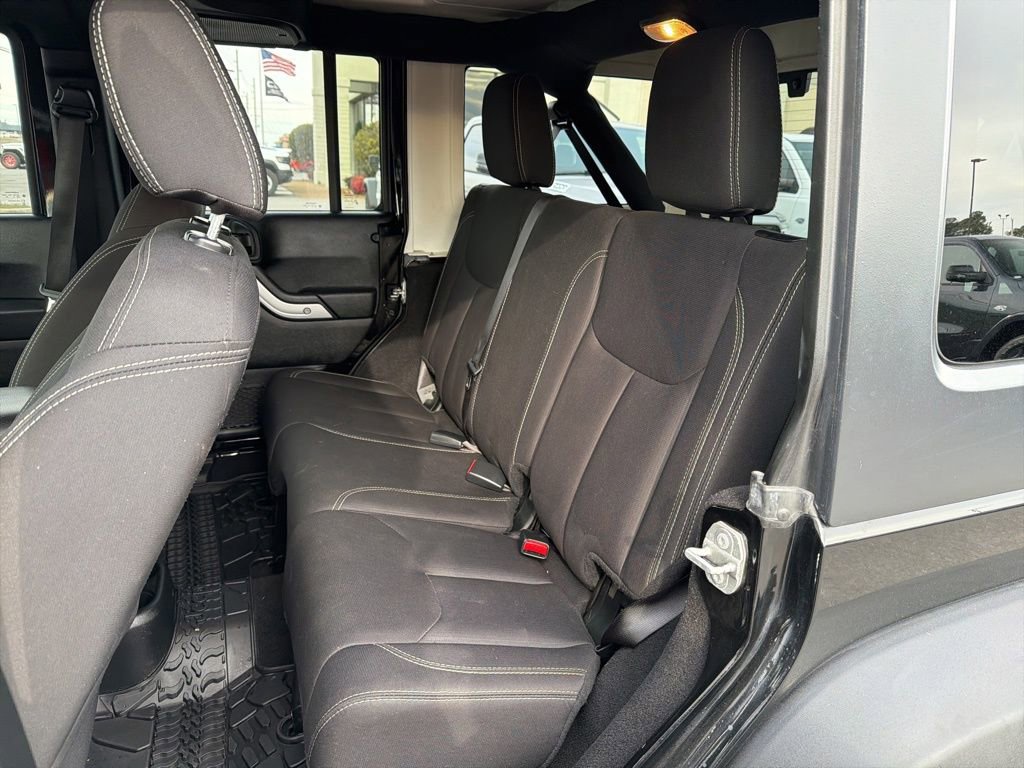 Used 2018 Jeep Wrangler Unlimited Rubicon w/ Connectivity Group image 19
